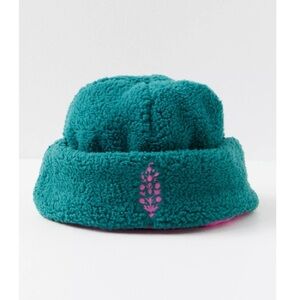 Brand NWOT Free People Movement women’s back roads beanie, soft and cozy.